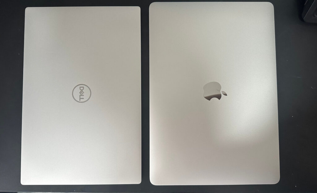 左がXPS 13 Plus、右がMacBookAir（2020）